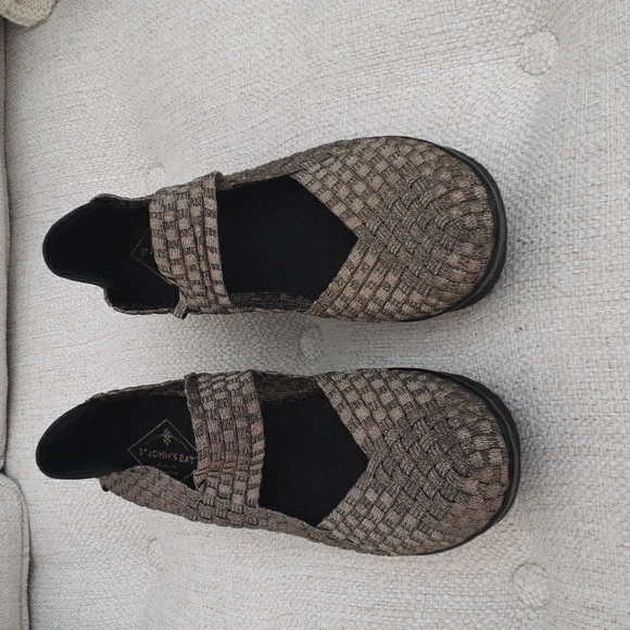 Bronze gold Wedgies New Never worn outside Stretchy upper NWOT - Picture 2 of 7